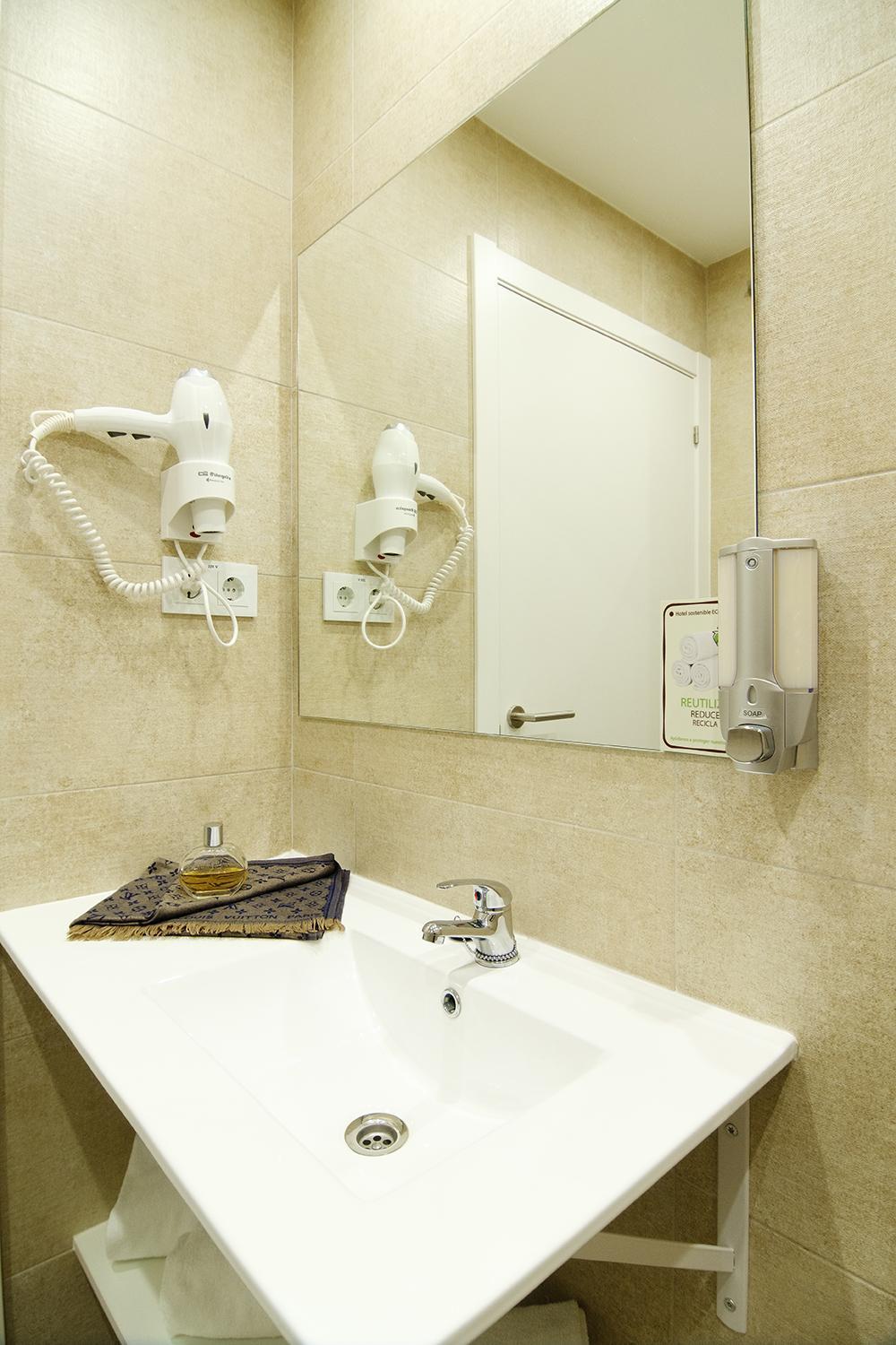 Hotel Bestprice Alegria Madrid Eksteriør billede